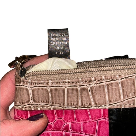 Vintage Guess Wristlet, Pink Exterior is excellent - Picture 9 of 13